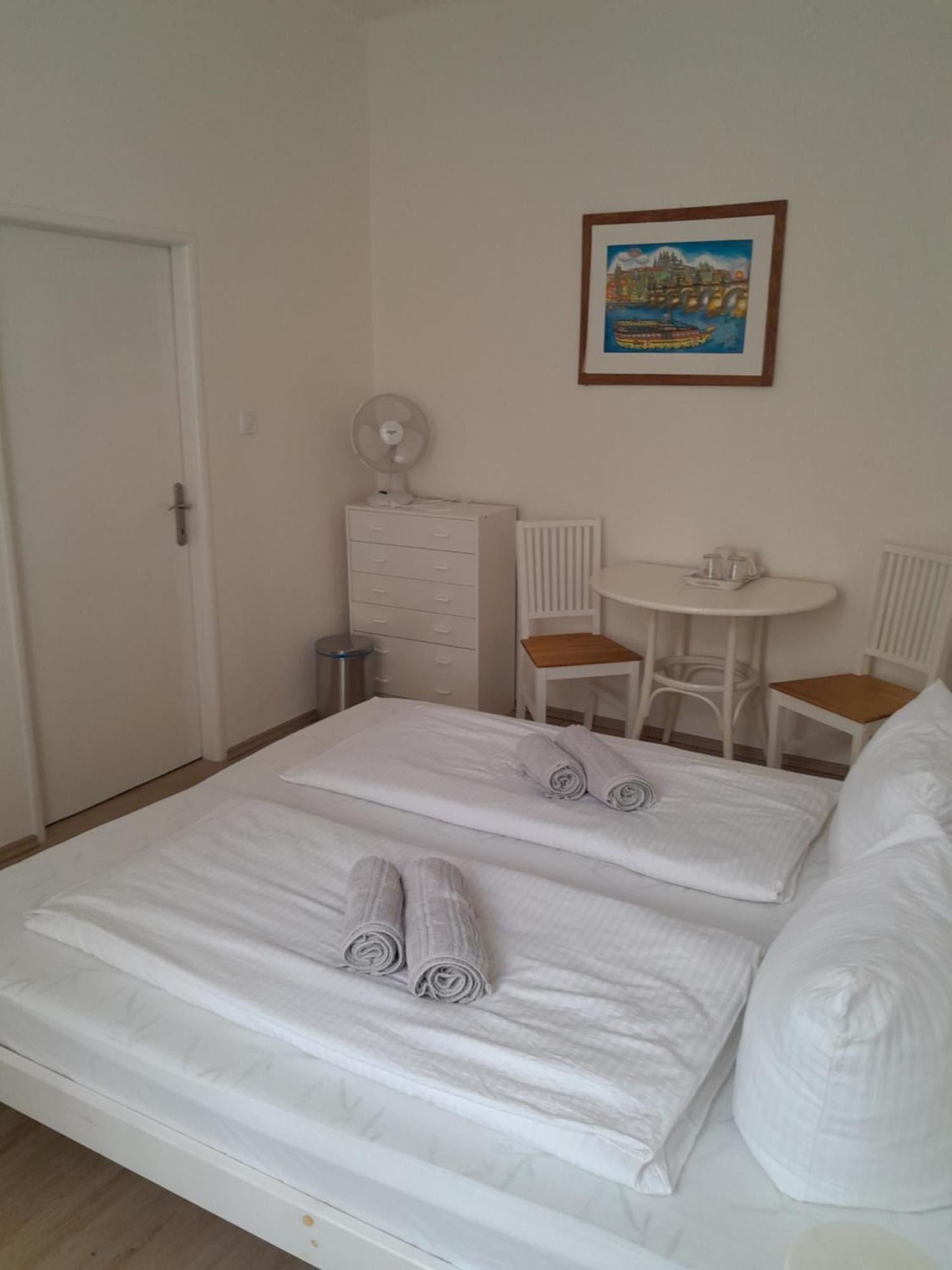 Lubert Apartmany S.R.O Prag Exterior foto