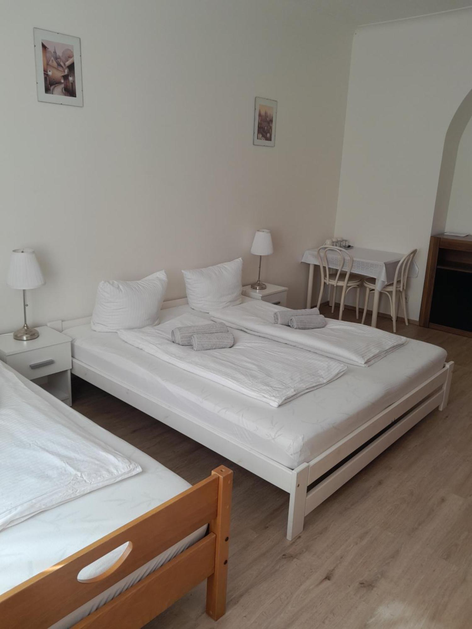 Lubert Apartmany S.R.O Prag Exterior foto