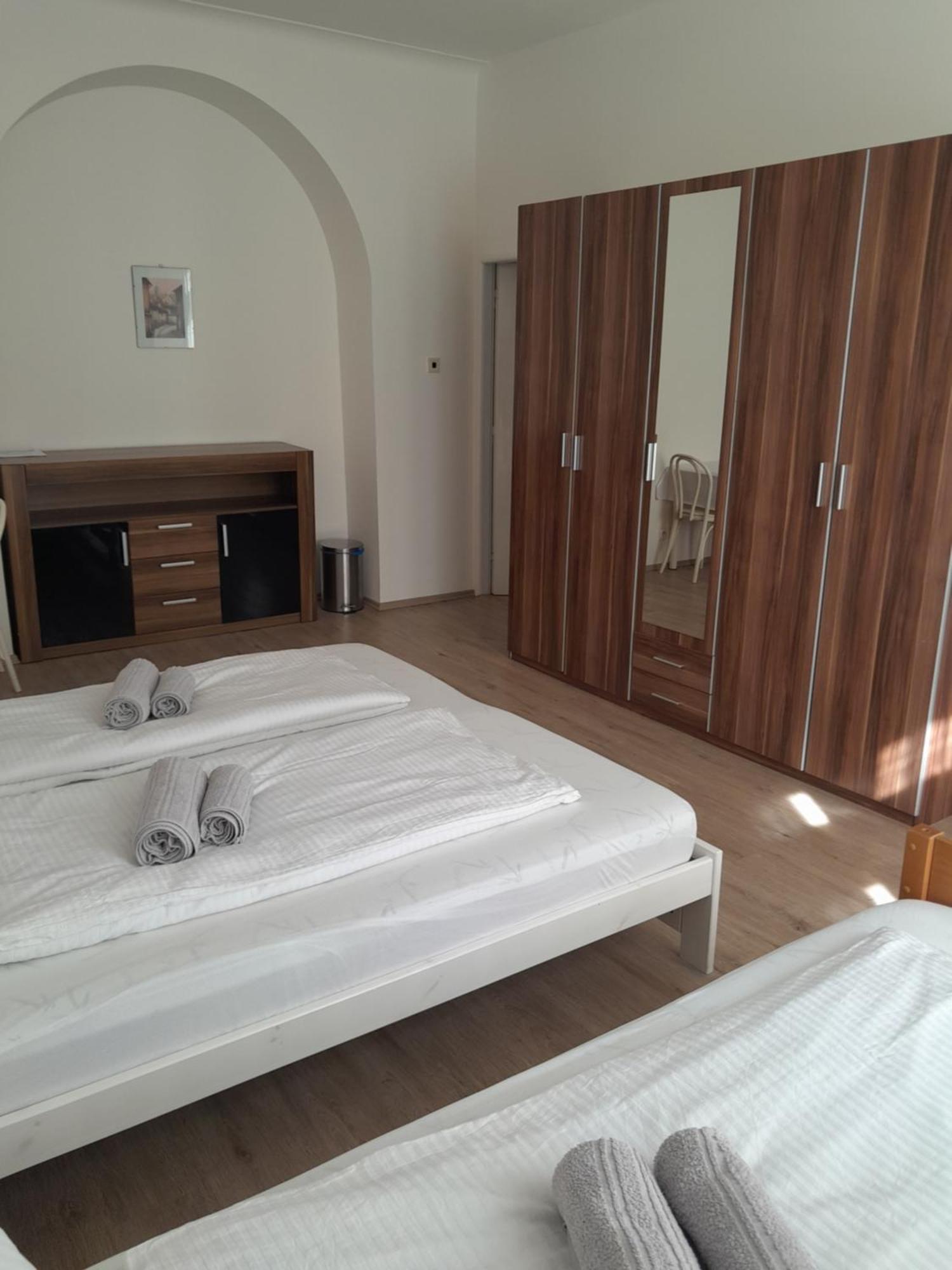 Lubert Apartmany S.R.O Prag Exterior foto